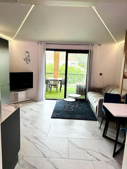 Love Room Spa Privatif Saint Aygulf 0*,  France